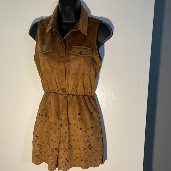 Coco & Jameson faux suede short romper small - Picture 4 of 8